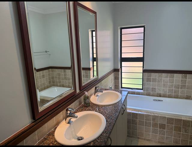 2 BEDROOM SECTIONAL TITLE FOR SALE IN NEWLANDS